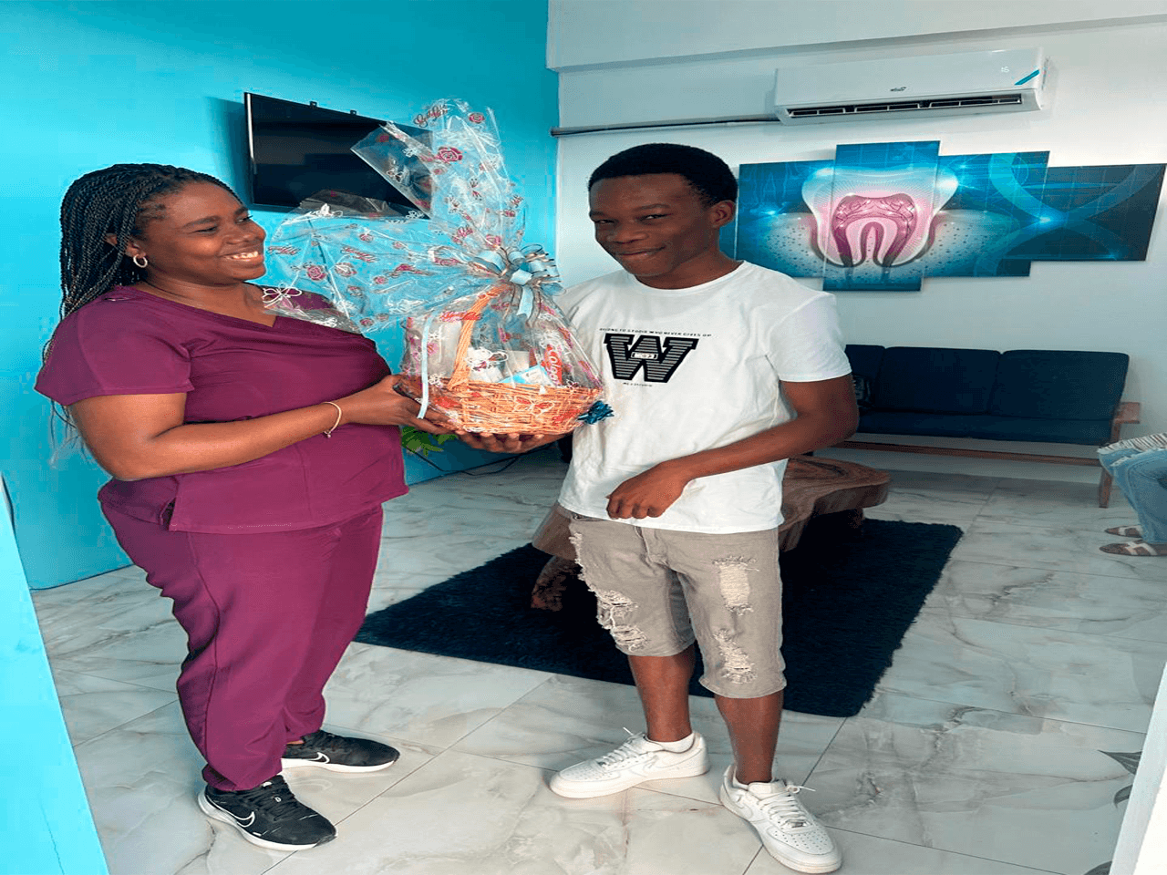 Dr_Yanelis_Golbourne_Durades_client_present